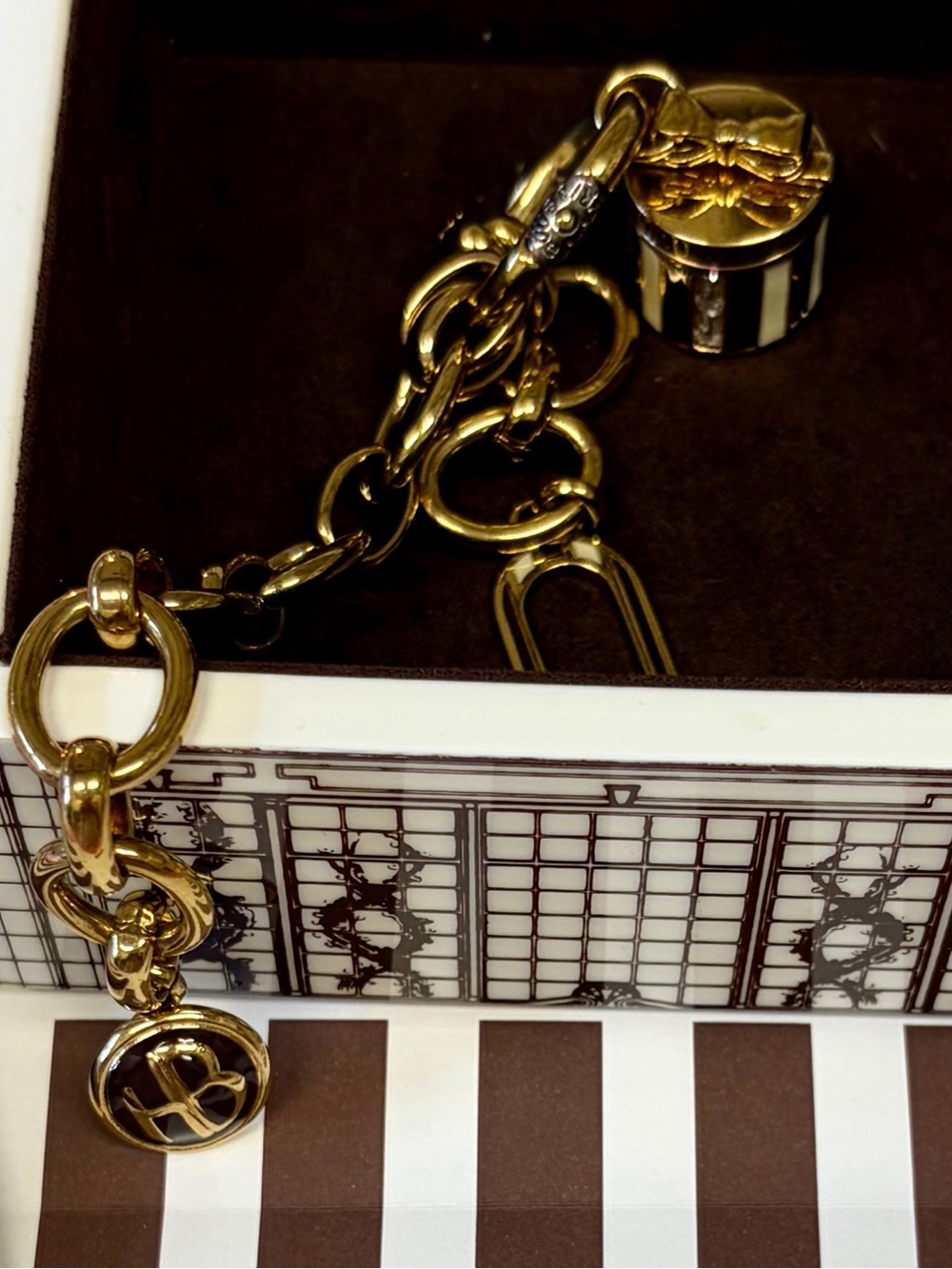 FULL INCLUSION NWOT HENRI BENDEL Iconic N.Y. Hat Box Gold-Tone Bracelet - Picture 14 of 14